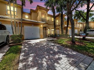 858 NW 170th Ter, Pembroke Pines, FL 33028