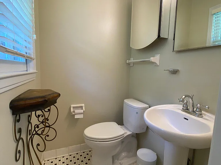 1050 Clarence Binkley Rd — Photo 8