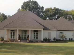 1056 Prairie Waters Dr, Columbus, MS 39701