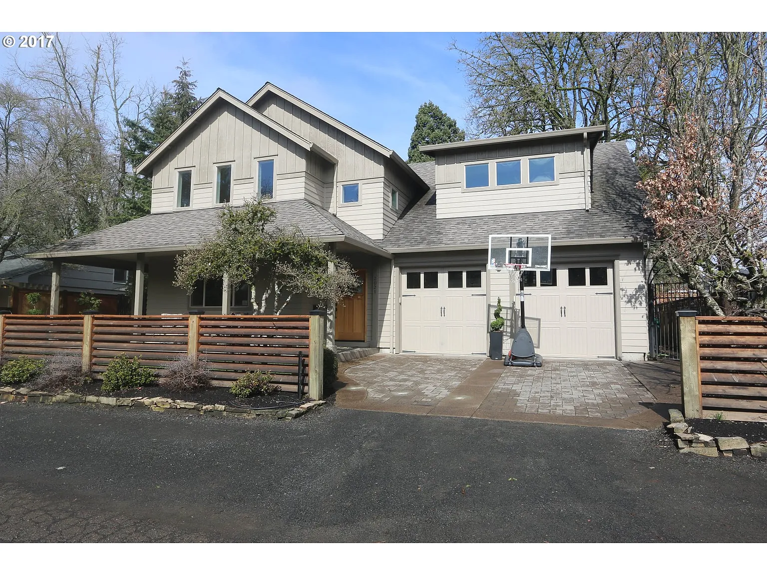 2021 Eastwood Ln photo 1