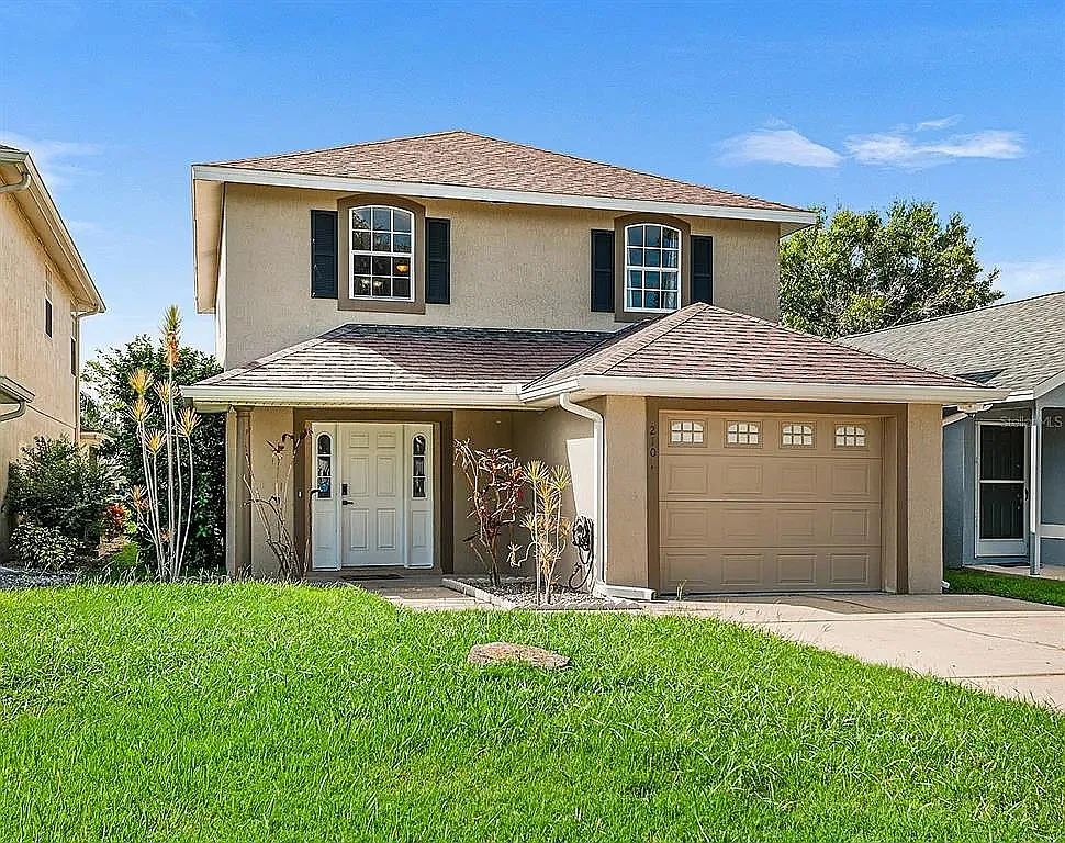 3 bed, 2.5 bath, 2592 sqft, $2,650 — Photo 2