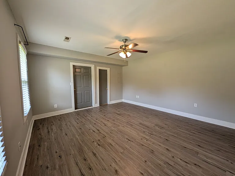 3704 Fairview St SW — Photo 6