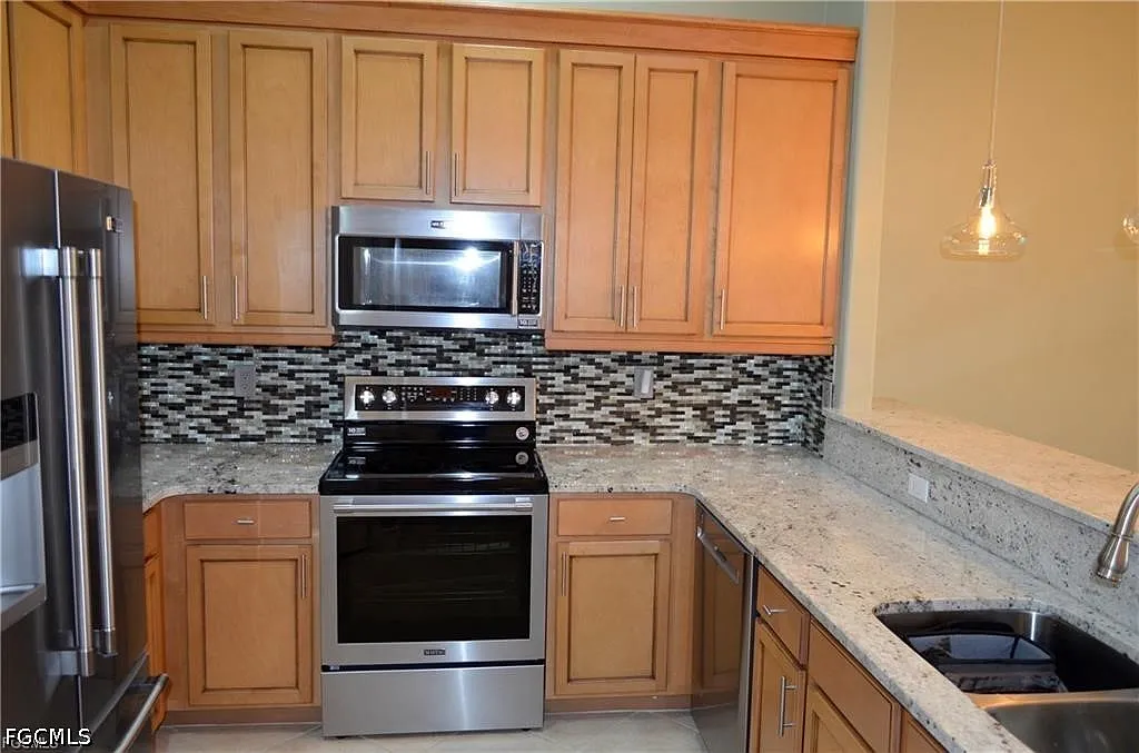 2 bed, 2.0 bath, 1368 sqft, $1,895 — Photo 3