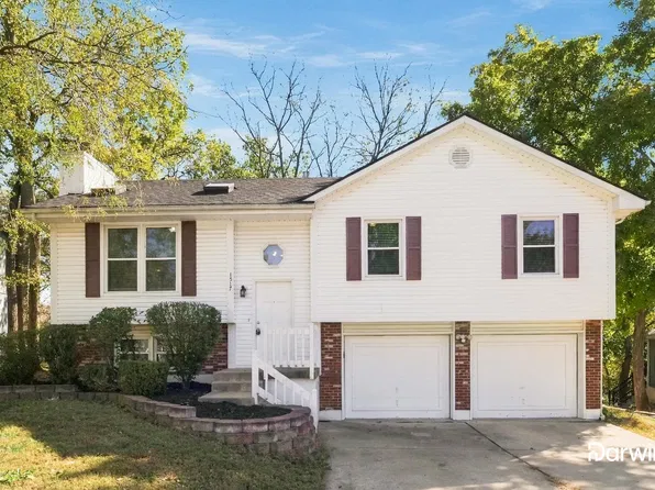 1517 NE Tawny Dr, Lees Summit, MO 64086