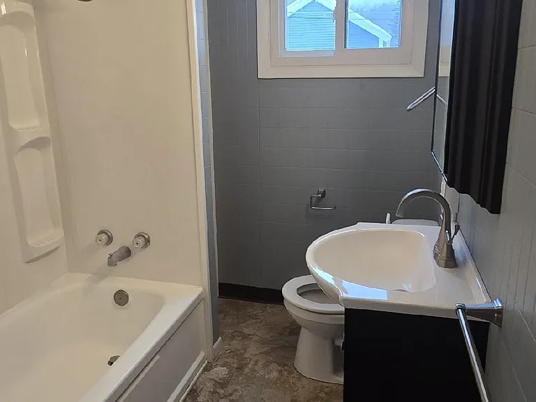 14 Walnut St #B — Photo 5