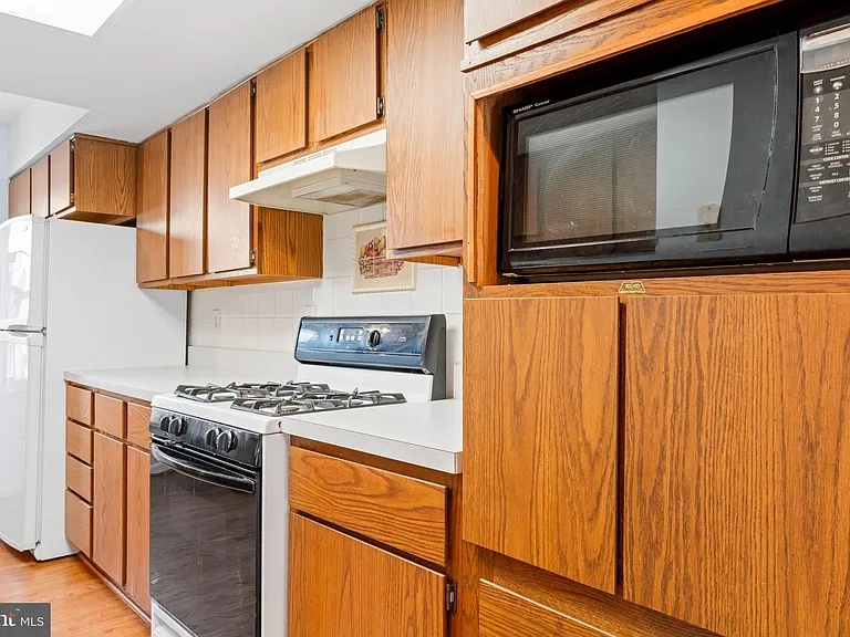 2053 Mayflower Dr — Photo 13