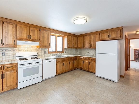 4th image of 28 Bridle Path Rd