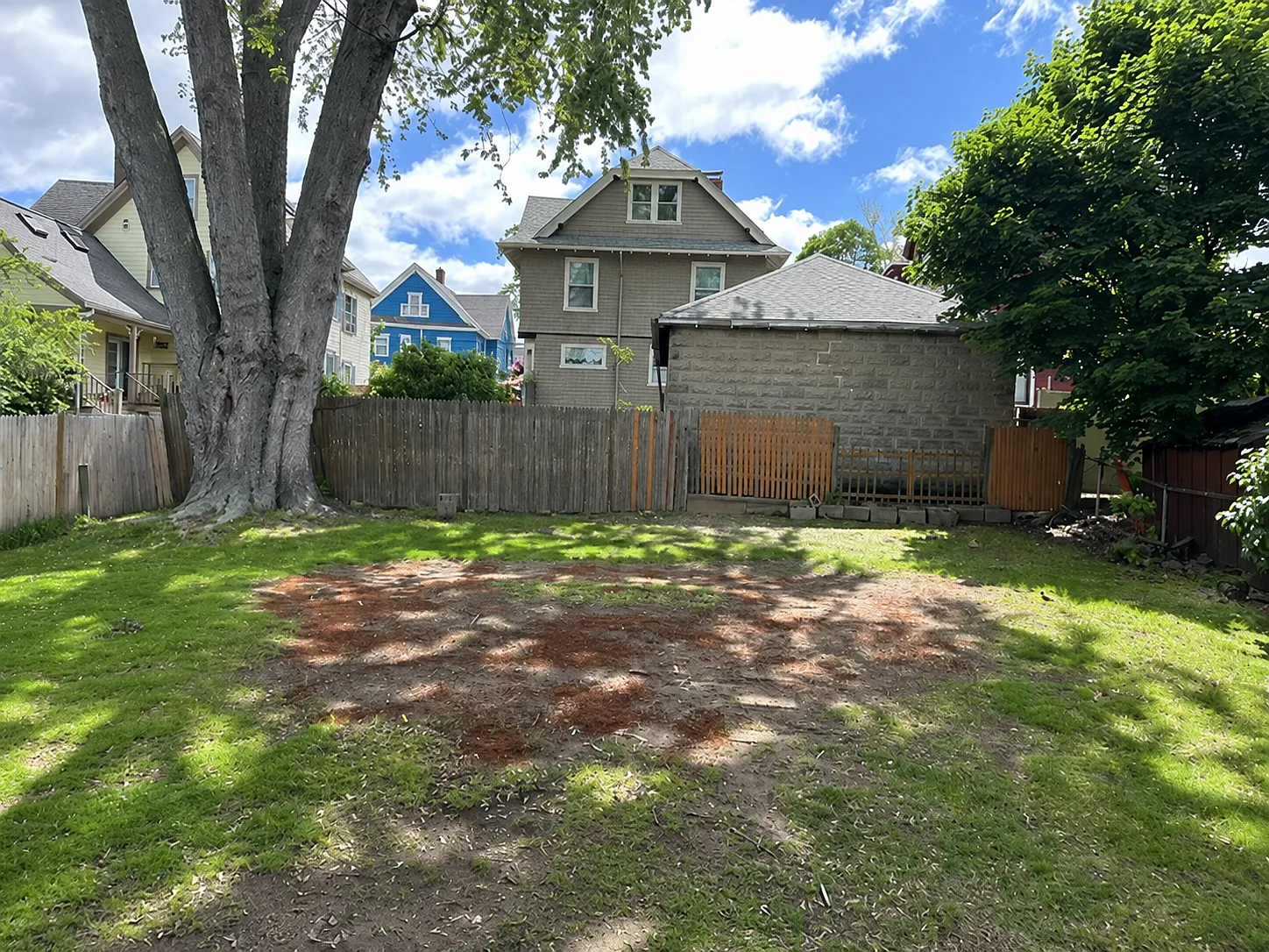 6 bed, 3200 sqft, $8,200 — Photo 2