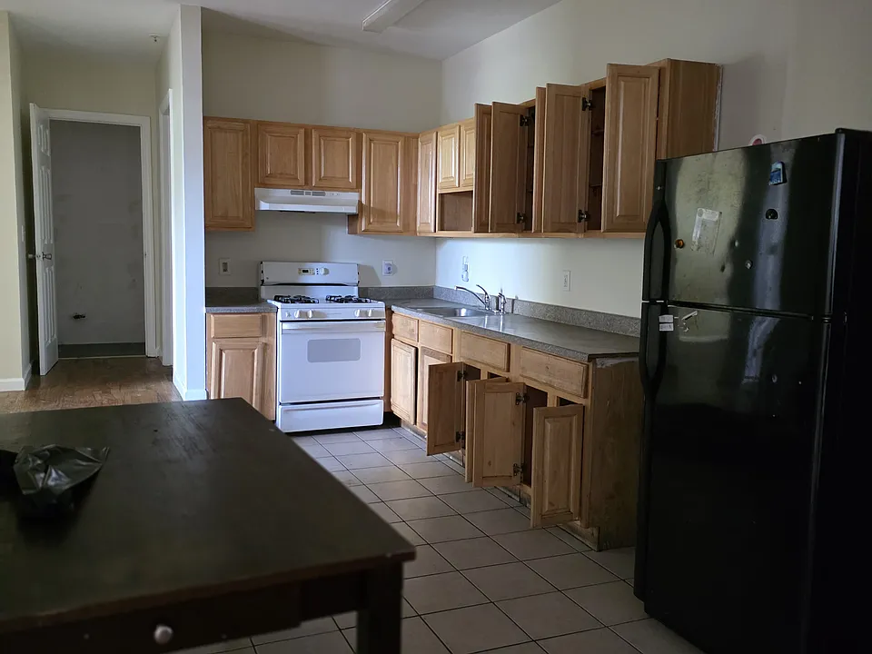 419 Park Ave #202