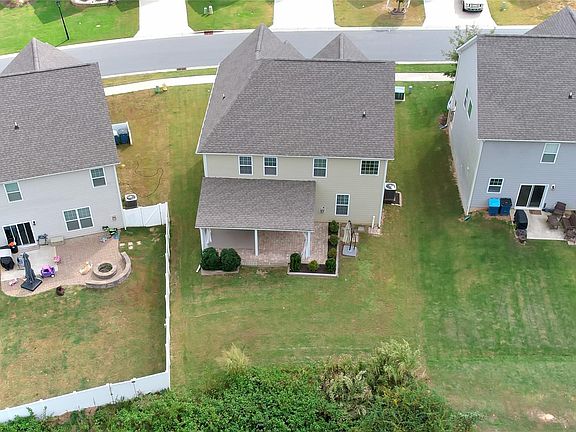4th image of 3934 Lake Breeze Dr