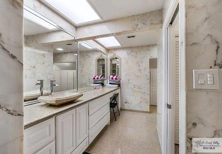 136 W Ruben M Torres Blvd — Photo 38