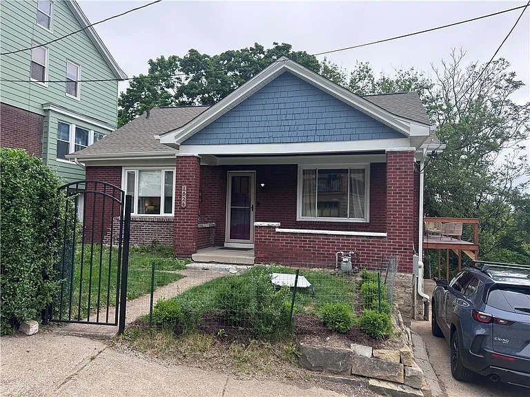 1524 Warren St — Photo 1
