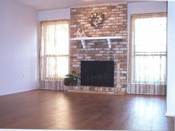 3rd image of 2263 Jamestown Ln