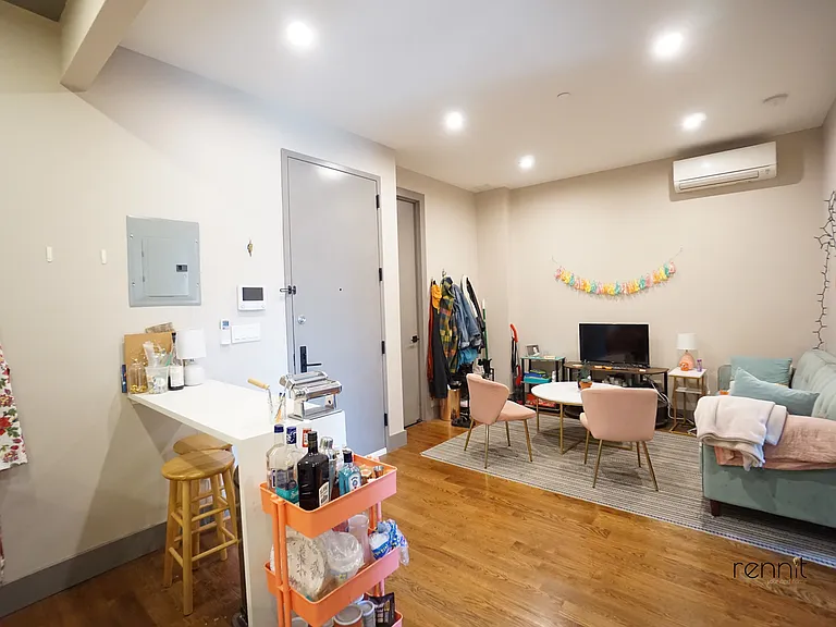 211 Troy Ave #2L — Photo 2