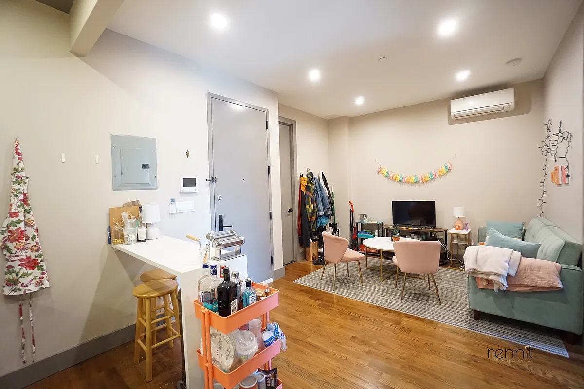 Building Photo - 211 Troy Ave #2A