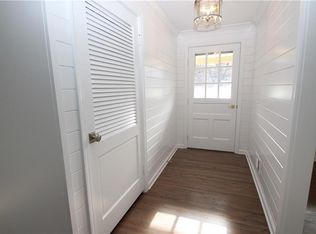 30 Candlewood Cir, Pittsford, NY 14534