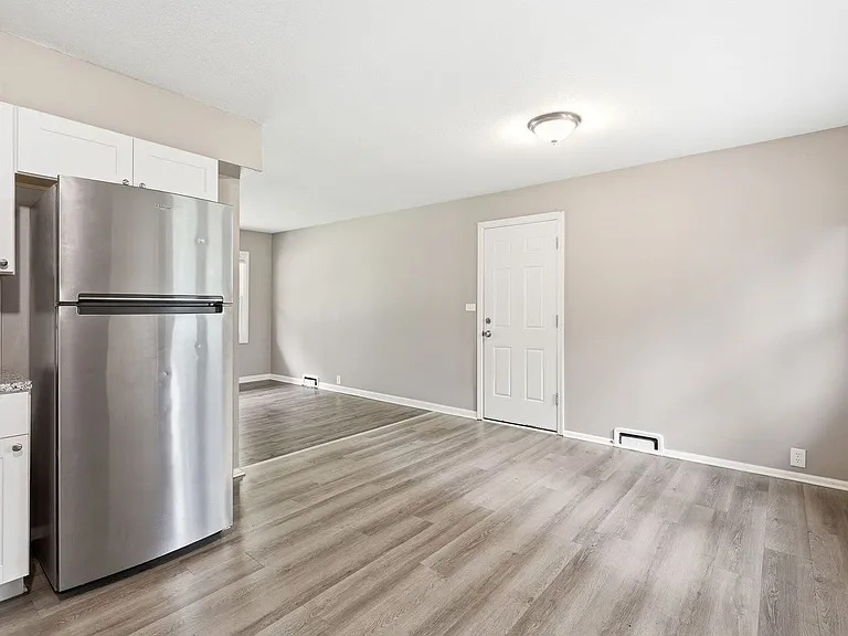 11407 Winchester Ave — Photo 7