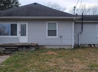 8649 Lincoln Rd, Benton, IL 62812