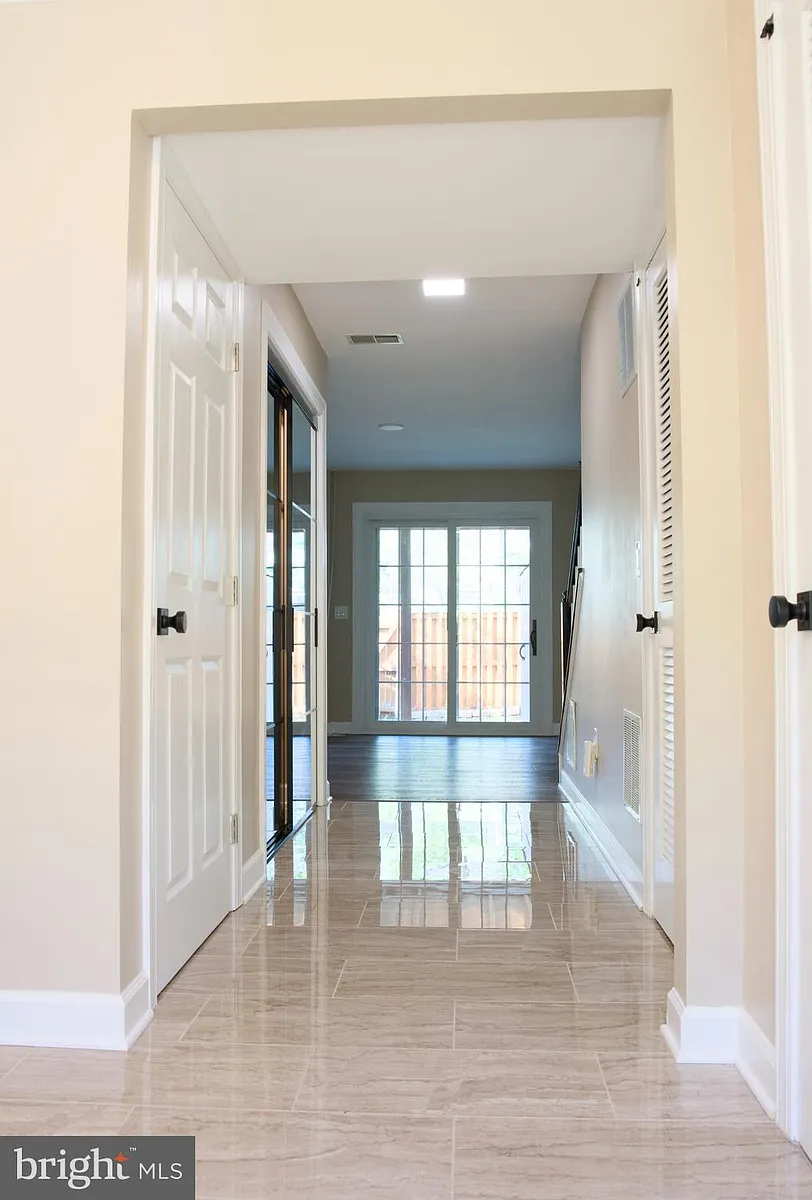 Building Photo - 46566 River Meadows Ter
