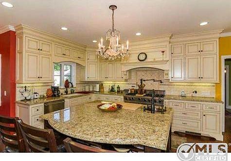 4th image of 23547 Hatteras St