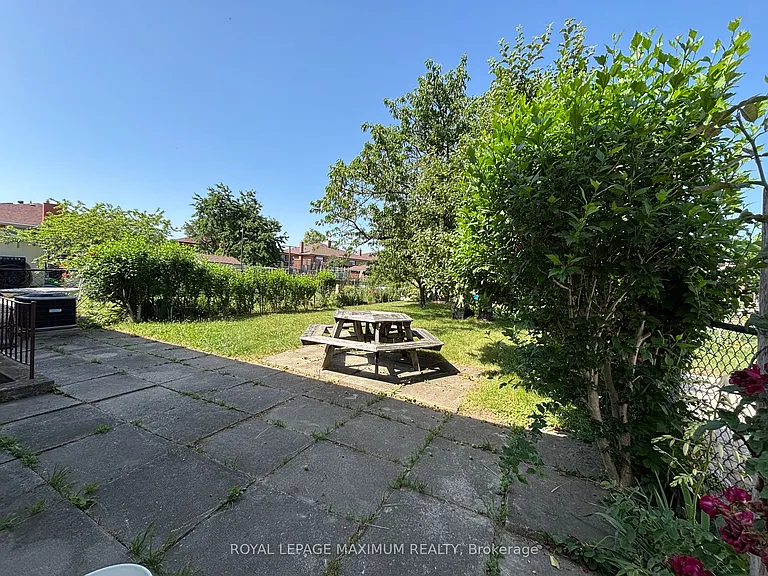54 Hisey Cres W — Photo 24