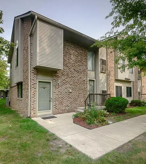 42551 Lilley Pointe Dr — Photo 2