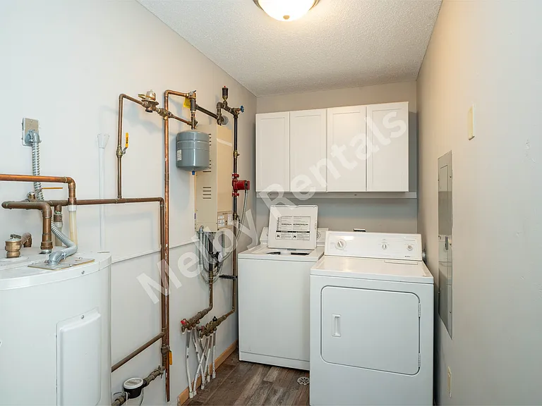 Washer/Dryer Hookups