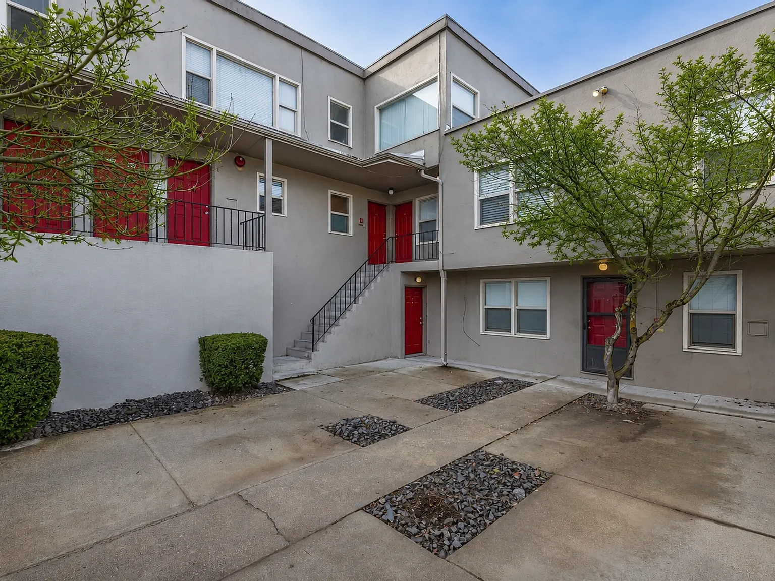 Evergreen Apartments — Photo 4