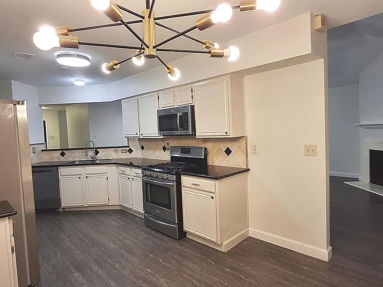 11066 Landsbury Ct — Photo 12