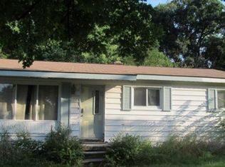 743 Woodbine Dr, Fenton, MI