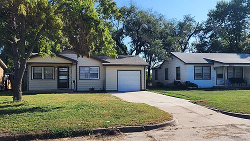 2027 E Blake St Photo 1