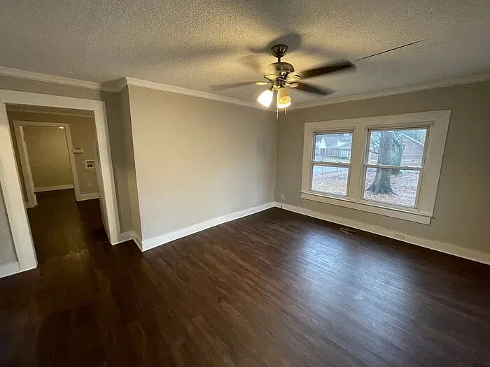 3 bed, 2.0 bath, 948 sqft, $1,295 — Photo 3