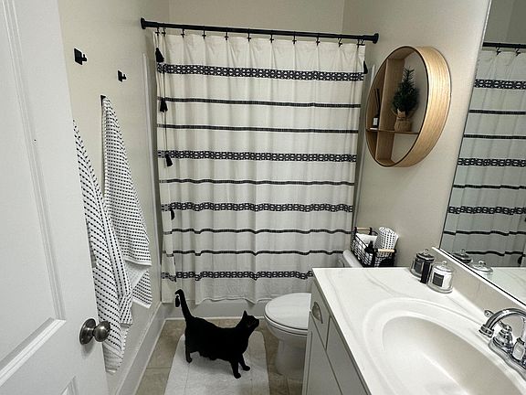 Main shared bathroom w/ closet