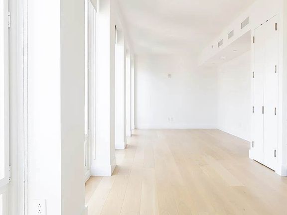 5th image of 15 W 61st St #28C