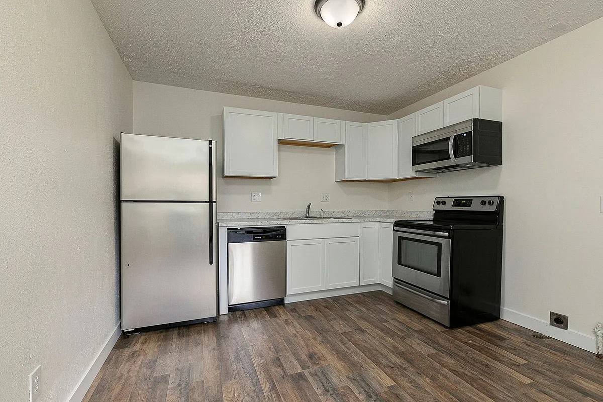 Building Photo - 733 W College St #B