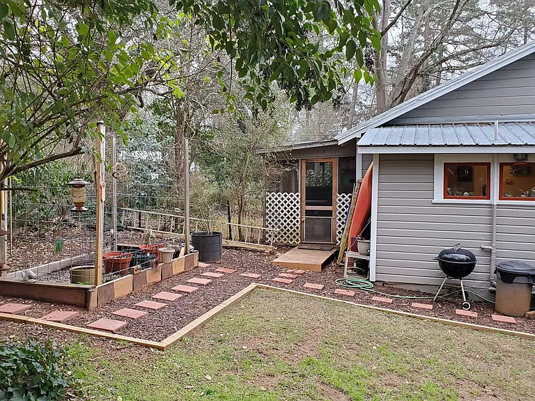 220 Johnson Dr — Photo 17