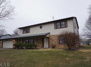318 Vista Dr, Bloomington, IL