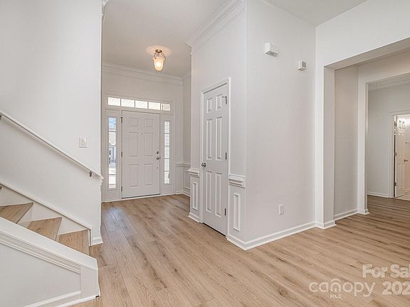 3rd image of 10399 Tintinhull Dr