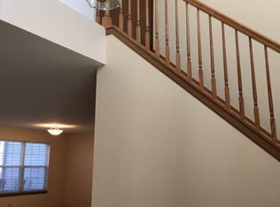 7021 S Stratton Ln, Gurnee, IL 60031