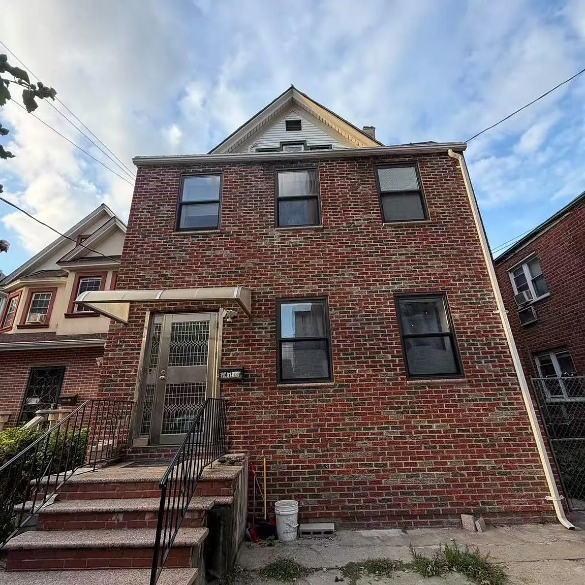 2 bed, 1.0 bath, 800 sqft, $2,200 — Photo 1