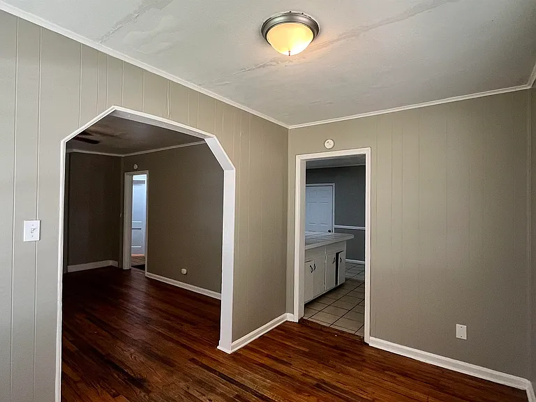 4011 N Victor Dr — Photo 5