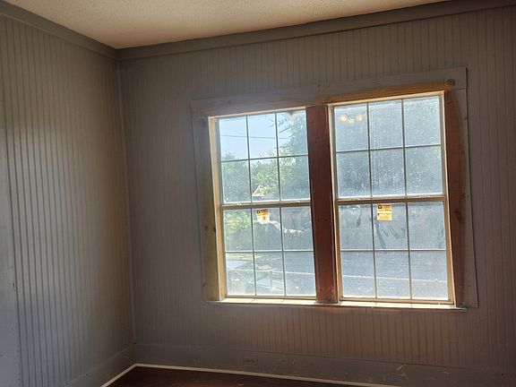 4th image of 702 Rivas St