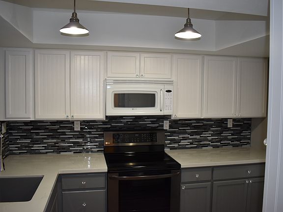 4th image of 815 E Grovers Ave Unit 2