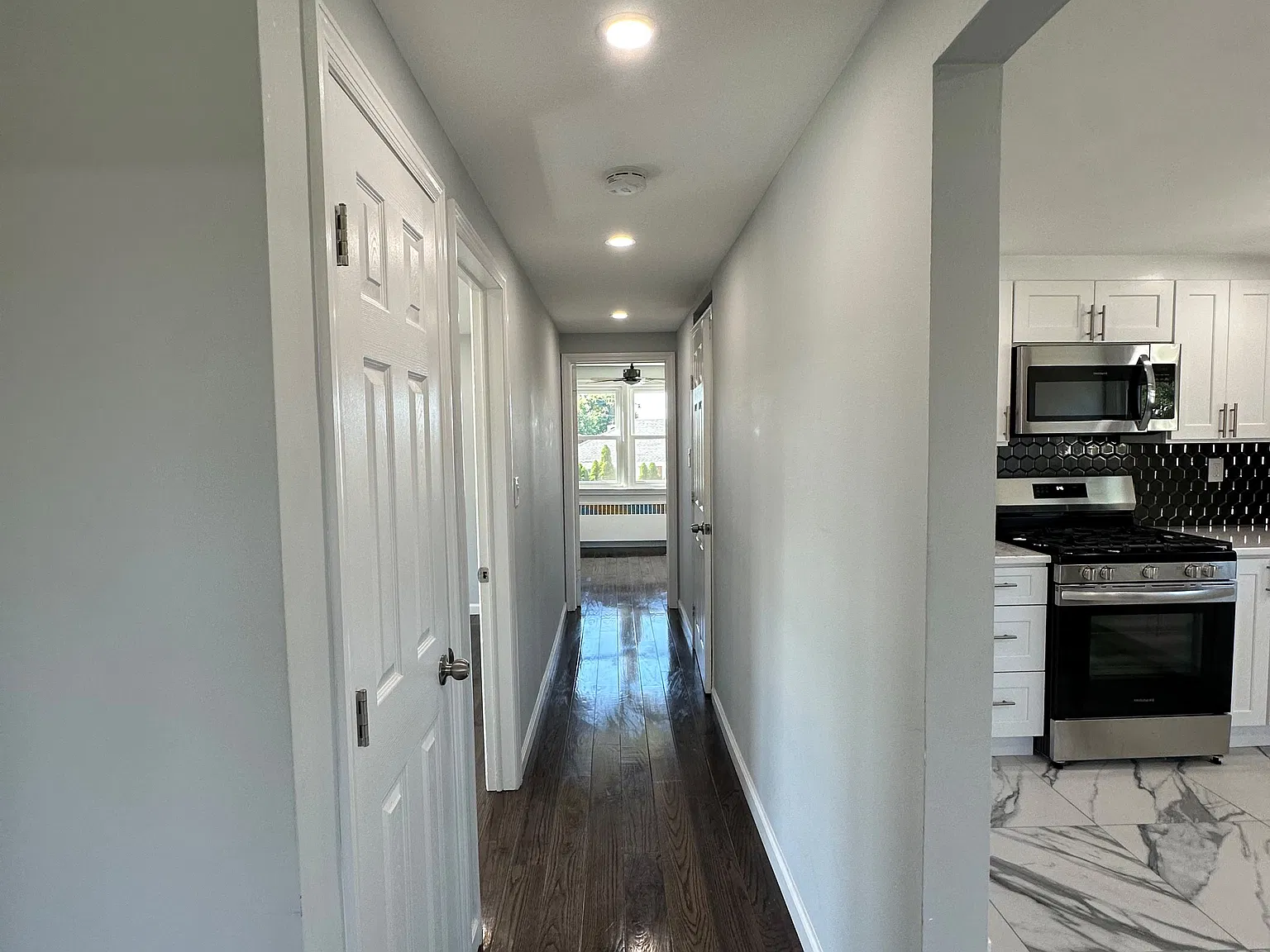 2 bed, 1000 sqft, $3,500 — Photo 3