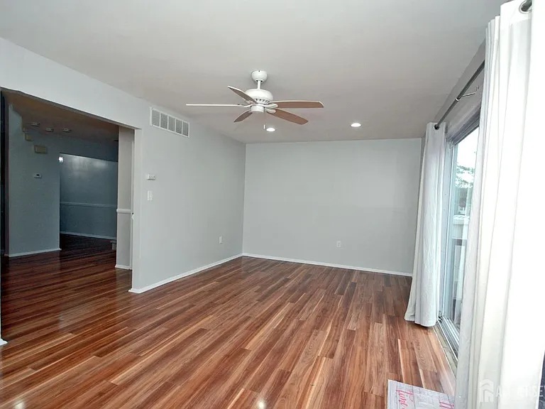 4 White Oaks Dr — Photo 15