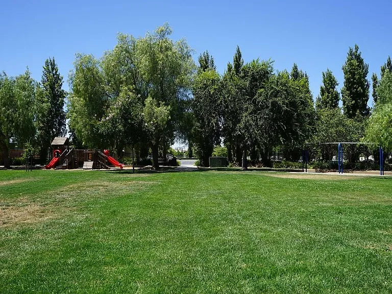 467 E Legacy Dr — Photo 24