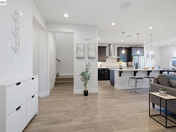 3rd image of 17 Ben Nevis Pl