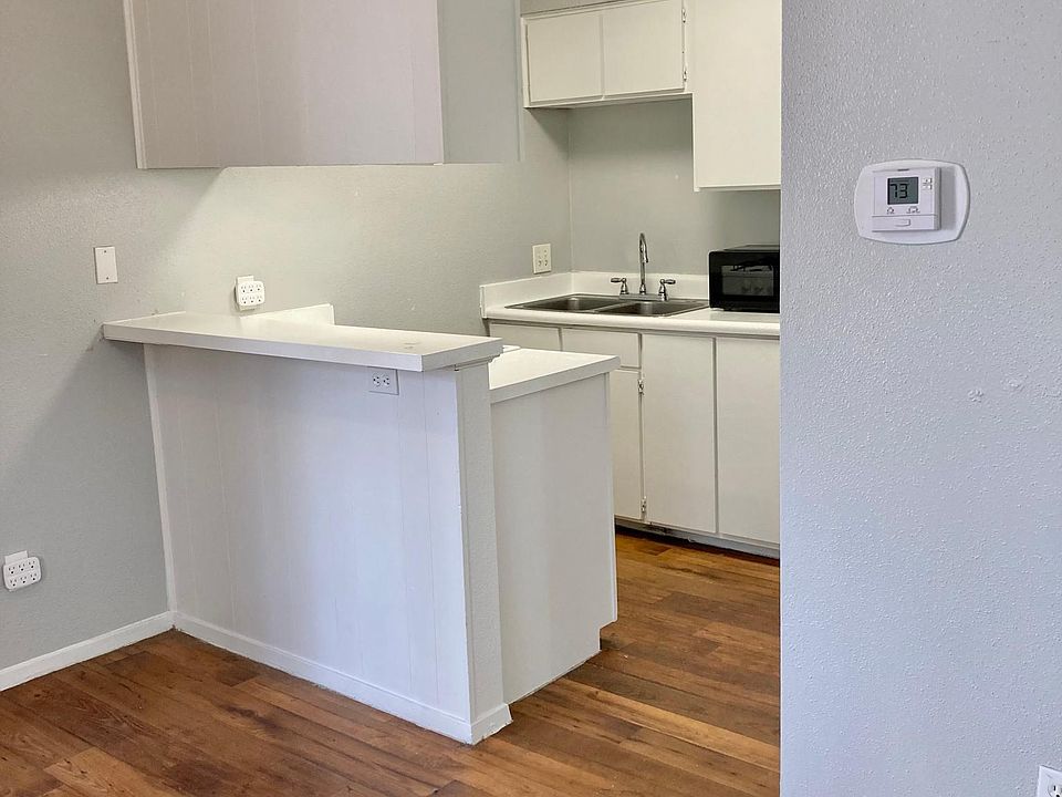 1st image of 4415 Avenue B #100