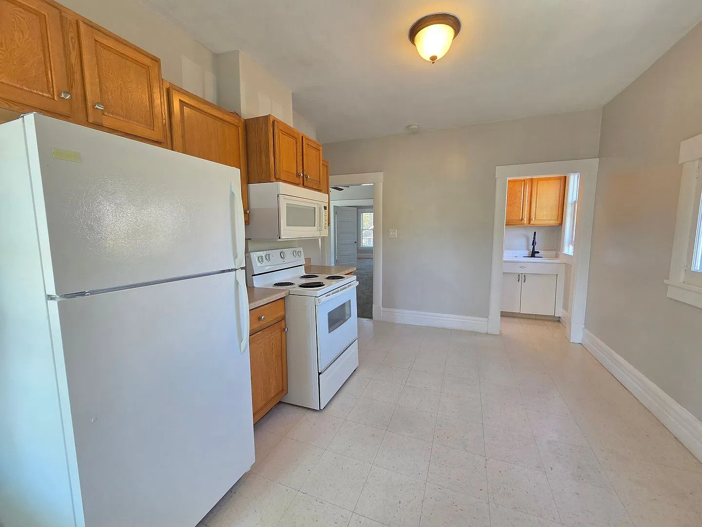 Conveniently Located 2-Bedroom Apartment Near Downtown & UNR — Photo 4