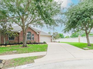 2627 Old River Ln, Richmond, TX 77406